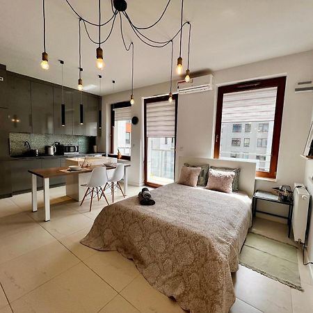 Close To Chopin Airport, Cybernetyki, Free Parking By Cosmo Spirit Varsóvia Exterior foto