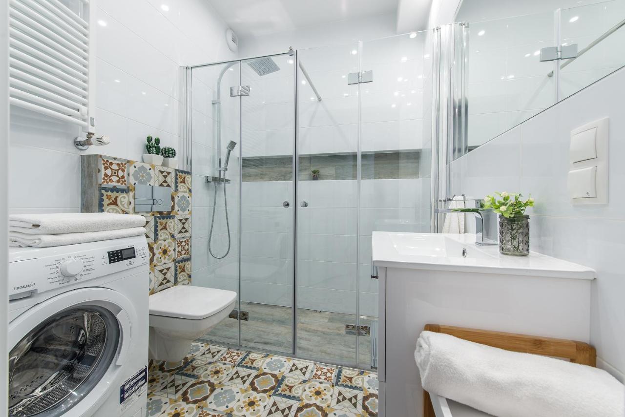 Close To Chopin Airport, Cybernetyki, Free Parking By Cosmo Spirit Varsóvia Exterior foto