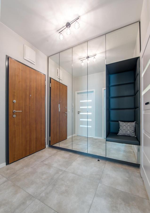 Close To Chopin Airport, Cybernetyki, Free Parking By Cosmo Spirit Varsóvia Exterior foto