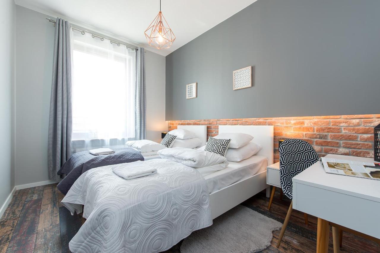 Close To Chopin Airport, Cybernetyki, Free Parking By Cosmo Spirit Varsóvia Exterior foto