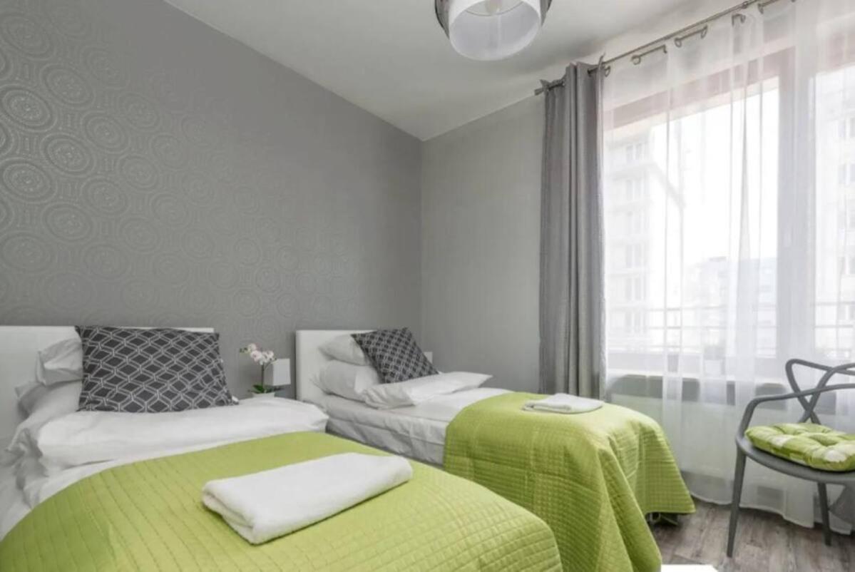Close To Chopin Airport, Cybernetyki, Free Parking By Cosmo Spirit Varsóvia Exterior foto