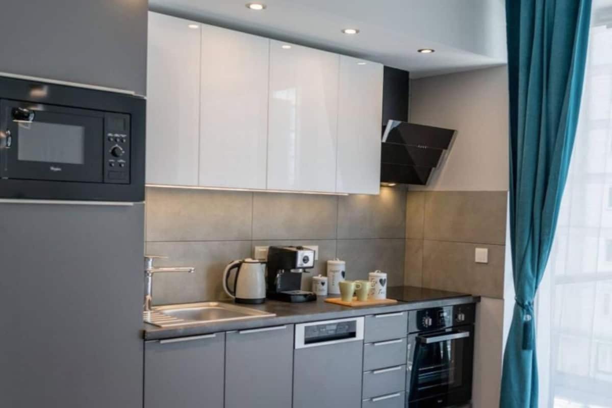 Close To Chopin Airport, Cybernetyki, Free Parking By Cosmo Spirit Varsóvia Exterior foto
