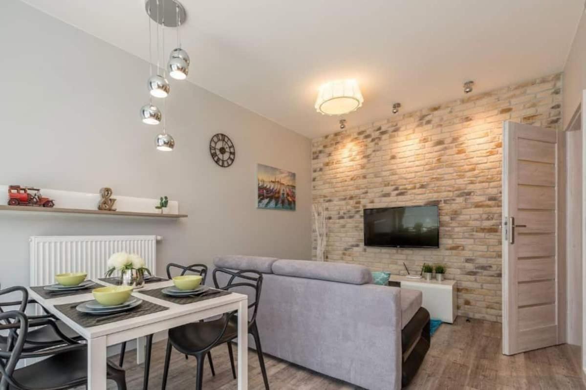 Close To Chopin Airport, Cybernetyki, Free Parking By Cosmo Spirit Varsóvia Exterior foto