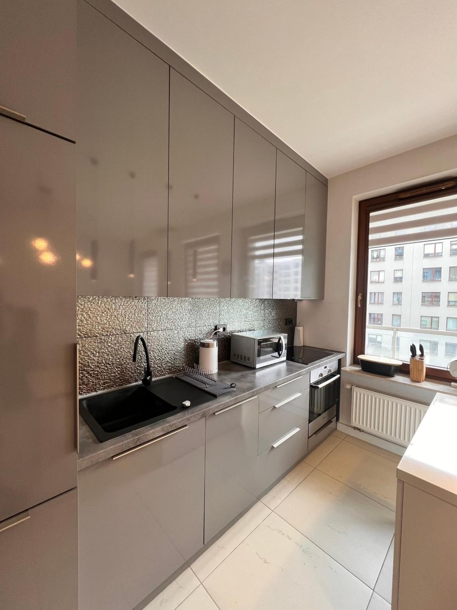 Close To Chopin Airport, Cybernetyki, Free Parking By Cosmo Spirit Varsóvia Exterior foto