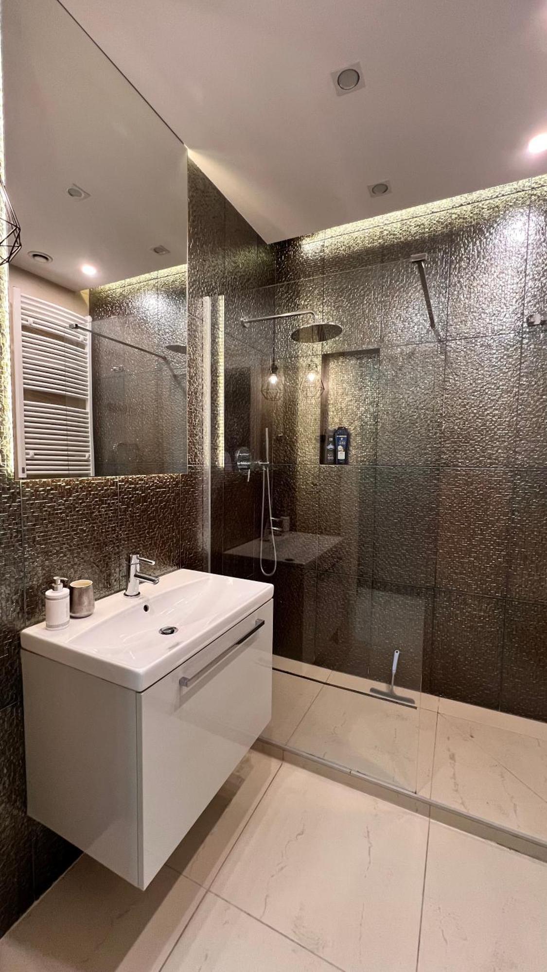 Close To Chopin Airport, Cybernetyki, Free Parking By Cosmo Spirit Varsóvia Exterior foto