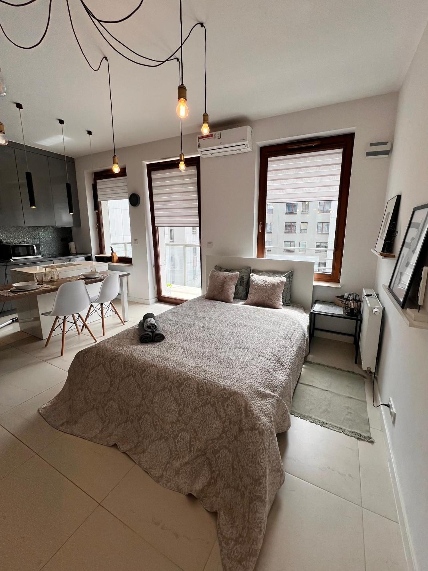 Close To Chopin Airport, Cybernetyki, Free Parking By Cosmo Spirit Varsóvia Exterior foto