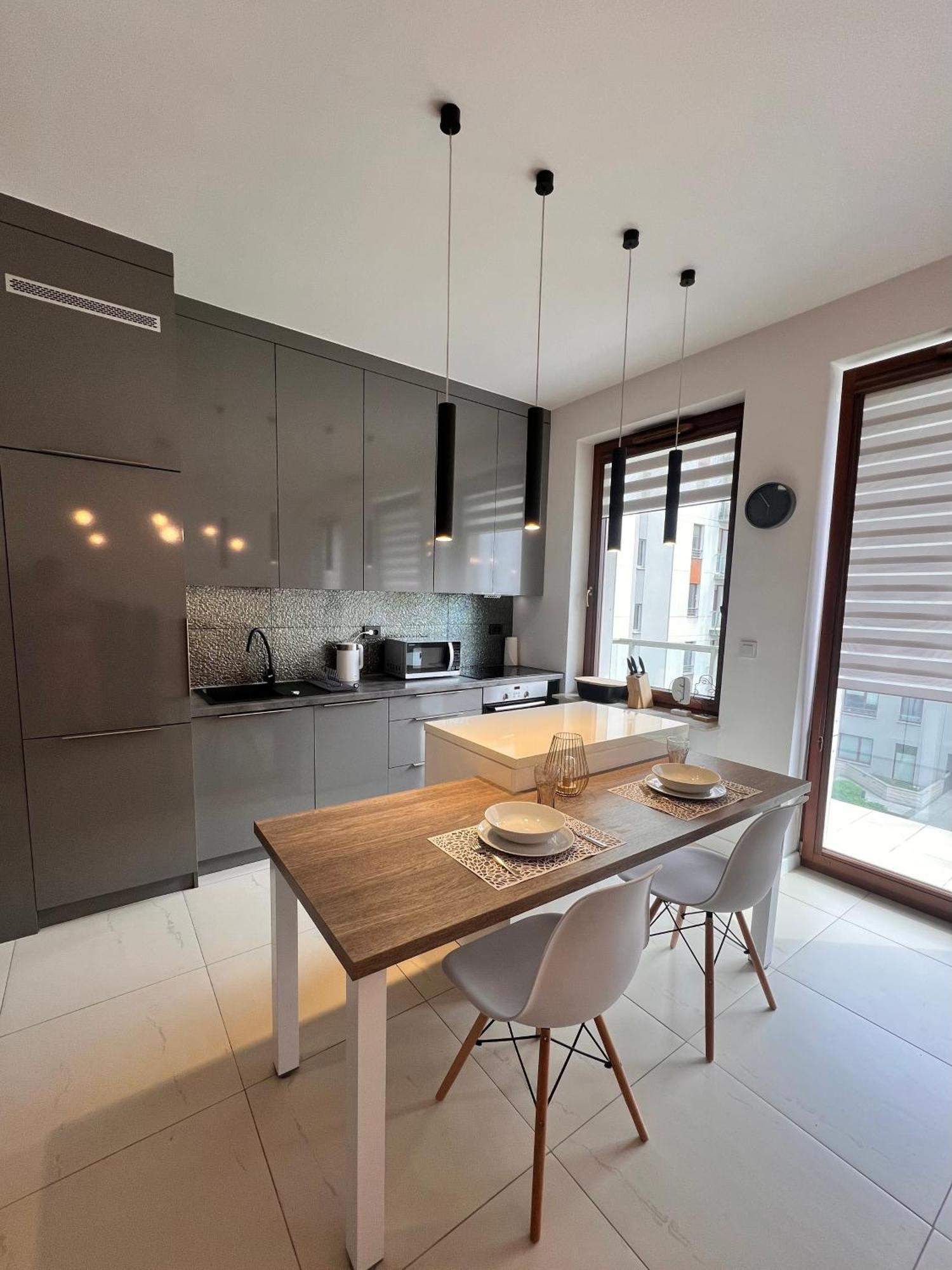 Close To Chopin Airport, Cybernetyki, Free Parking By Cosmo Spirit Varsóvia Exterior foto