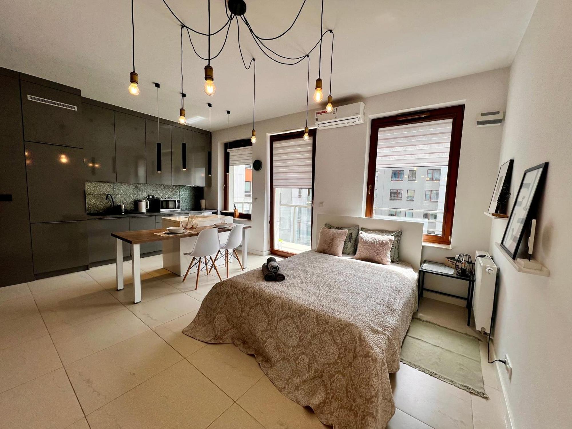 Close To Chopin Airport, Cybernetyki, Free Parking By Cosmo Spirit Varsóvia Exterior foto